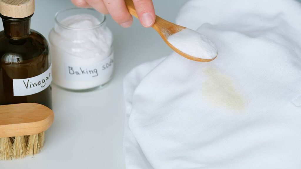 tirar manchas amareladas das roupas brancas
