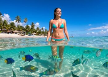 A praia brasileira onde o mar brilha em tons de azul-turquesa o ano todo