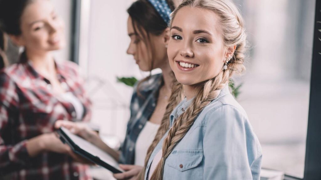 Nomes de meninas que devem ganhar destaque em 2026 com som delicado, escrita simples e significado forte