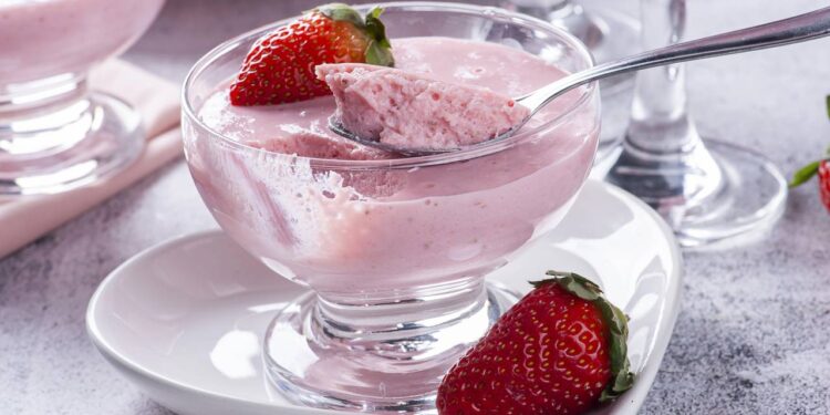 mousse de morango em taça