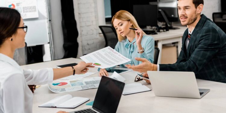 Como ser lembrado no trabalho mesmo quando o salário não acompanha seu esforço