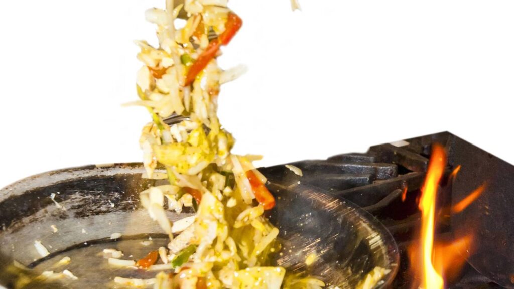 Nem fritar, nem assar: refogar é melhor para ganhar sabor rápido