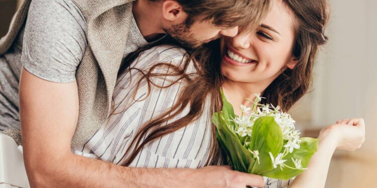 Astrologia indica como cada signo tende a demonstrar amor no cotidiano, por meio de atitudes práticas, comunicação e estabilidade