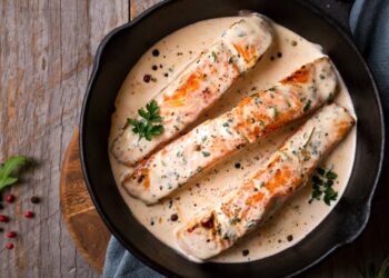 salmão ao molho cremoso