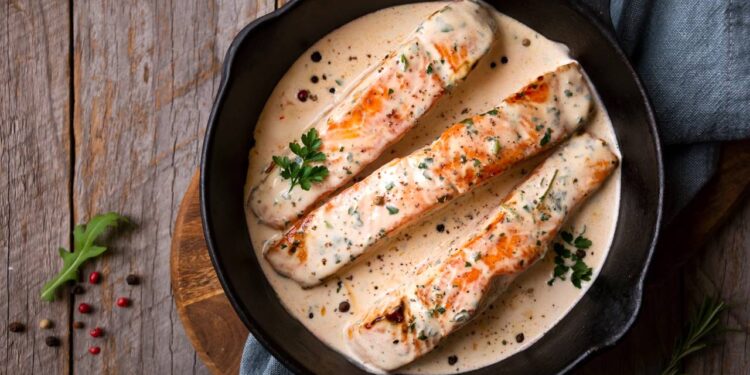 salmão ao molho cremoso