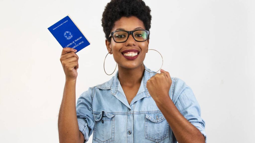 Redução da jornada de trabalho de 44 para 36 horas entra em debate legislativo, além de outras possíveis leis a favor do CLT que estão em discussão no Senado