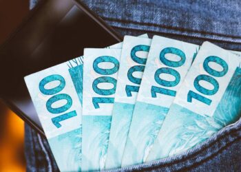 Como economizar 100 reais por mês sem comprometer sua rotina diária