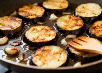 Essa berinjela fica mais gostosa que bife: faço na frigideira e ajuda a baixar o colesterol