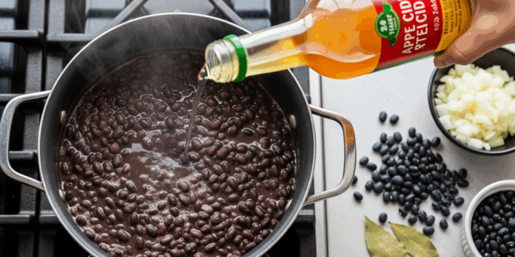 Para cozinhar feijão mais rápido, saiba o momento certo de adicionar vinagre para poupar tempo