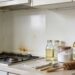 Sem cloro, nem detergente: como remover manchas de gordura das paredes da cozinha sem agredir o ambiente