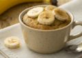 Receita de bolo de caneca de banana fácil e delicioso de fazer em apenas 4 minutos