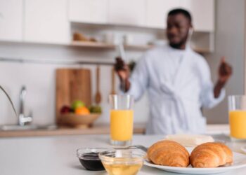 Sem tempo de manhã? Veja como ter um café nutritivo e gostoso em 5 minutos