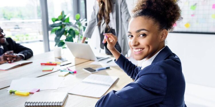 Seis habilidades práticas ajudam a crescer na carreira, ganhar mais e se destacar, mesmo em cenários incertos
