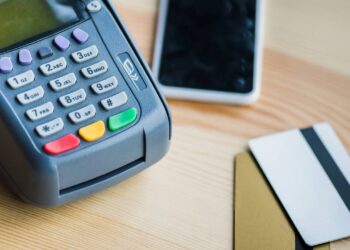 Quatro sinais de que o parcelamento já está prejudicando suas finanças e como reverter