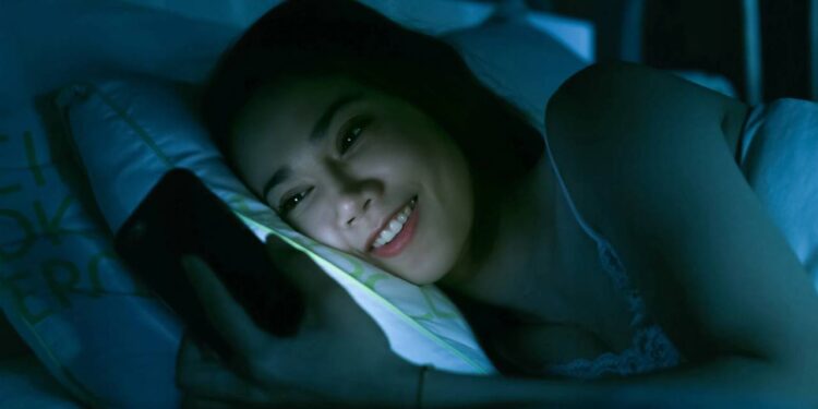 Não consegue dormir antes da madrugada? Esta mudança simples pode transformar suas noites