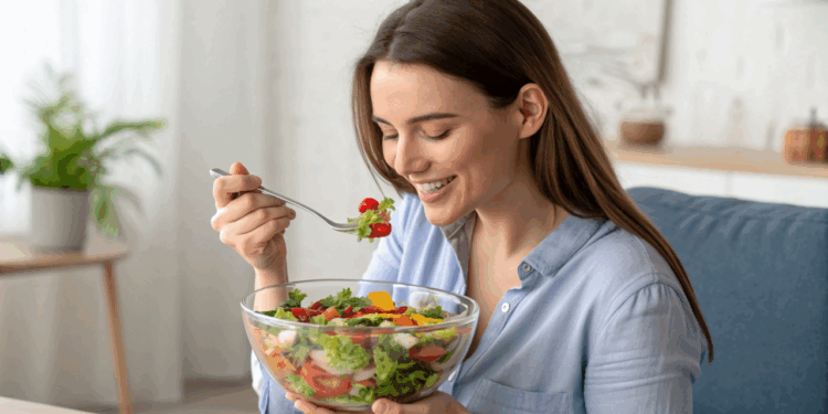 Balde de salada fit: opção leve e proteica para quem quer emagrecer se alimentando bem