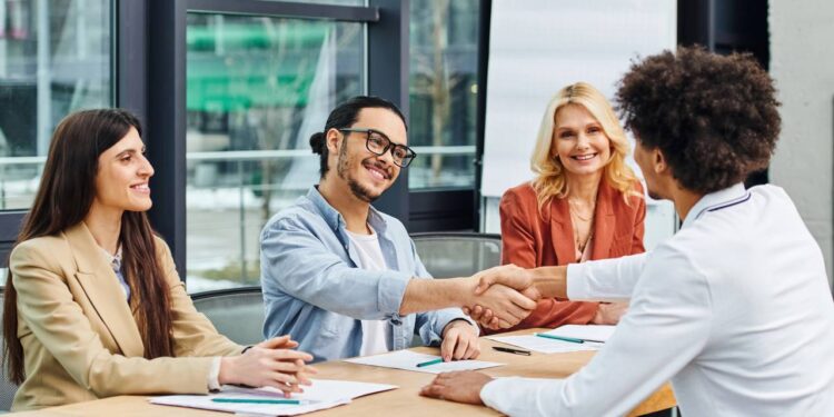 Sem experiência e precisando trabalhar? Estas áreas continuam contratando