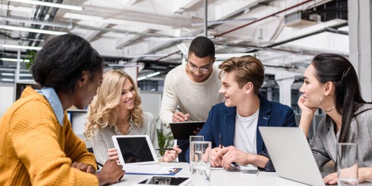 O hábito simples que vai fazer você se destacar no trabalho e ganhar a tão sonhada promoção