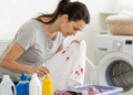 Como salvar suas roupas manchadas e economizar na lavanderia, com receitinha caseira de bicarbonato e vinagre