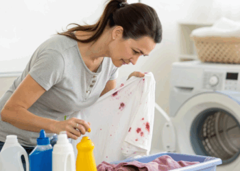 Como salvar suas roupas manchadas e economizar na lavanderia, com receitinha caseira de bicarbonato e vinagre
