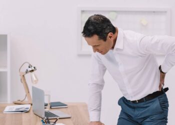 Sofrendo com lombar travada? Estes movimentos simples em 5 minutos vão aliviar suas dores