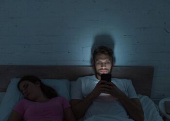 Antes de dormir evite este costume comum e teste o truque noturno que vai fazer você dormir mais rápido