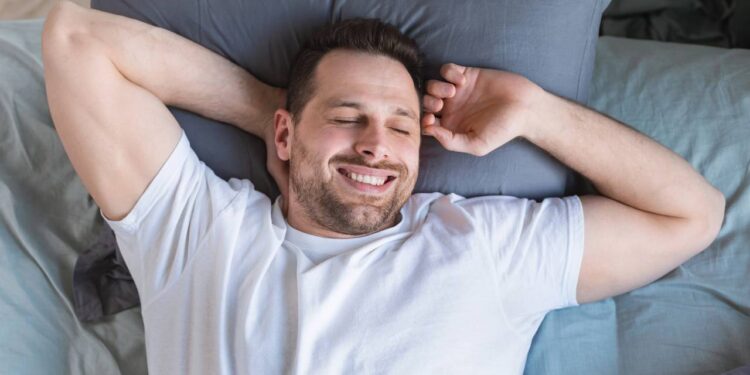 Pequenas mudanças na rotina podem melhorar a qualidade do sono e reduzir impactos no humor e na saúde