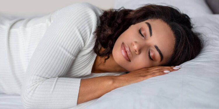 Pequenas mudanças na rotina podem melhorar a qualidade do sono e reduzir impactos no humor e na saúde
