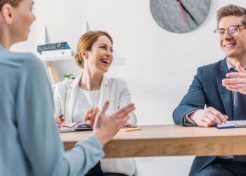 Trabalhar bem não basta: as habilidades que fazem gestores enxergarem você para promoção