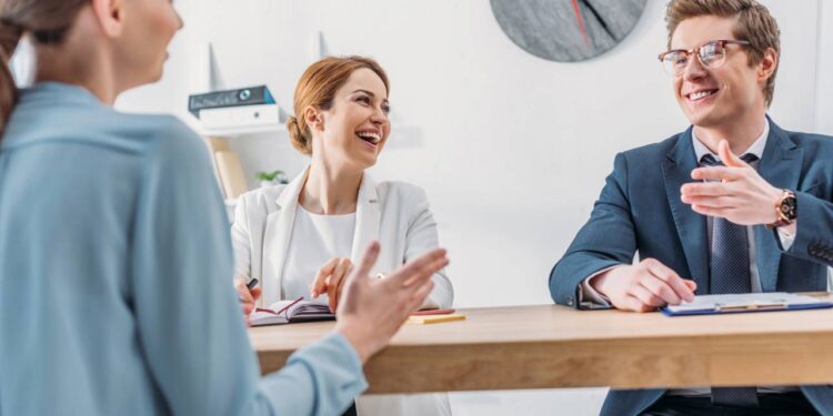 Trabalhar bem não basta: as habilidades que fazem gestores enxergarem você para promoção