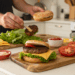 Coma lanche sem sair da dieta, como preparar um hambúrguer caseiro suculento. proteico e rápido