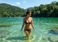 O paraíso escondido no litoral brasileiro onde trilhas levam a praias com águas verde-esmeralda que parecem de outro planeta