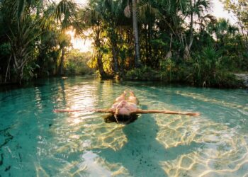 O paraíso brasileiro de águas azul-turquesa onde você flutua sem esforço no coração do Cerrado