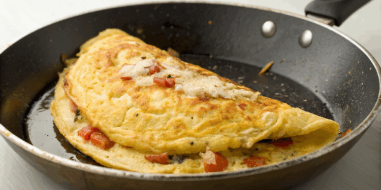 Receita simples, sabor surpreendente: lanche de frigideira com ovo pronto em dez minutos