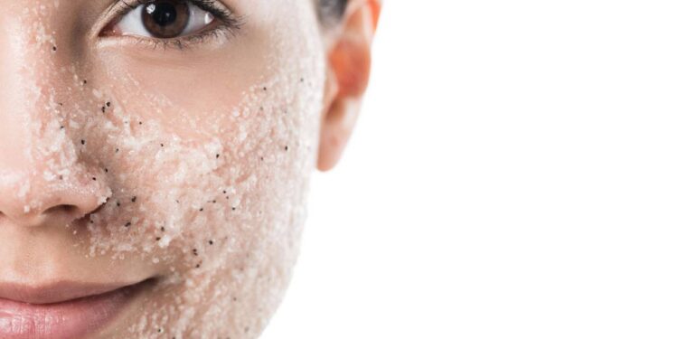 Aprenda a fazer esfoliante caseiro que deixa pele renovada e melhore a maciez