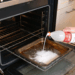 Como limpar o forno em 10 minutos e evitar produtos químicos fortes com misturinha mágica