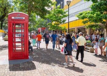 Essa cidade fundada pelos britânicos na década de 1930 ganhou o apelido de “Pequena Londres” e hoje encanta com parques arborizados e qualidade de vida