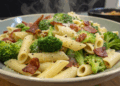 Aprenda a fazer macarrão com brócolis e bacon delicioso em menos de 30 minutos