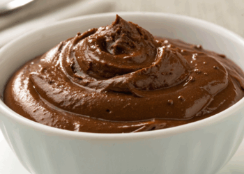 Sobremesa deliciosa e saudável em 5 minutos resolve o desejo por doce sem muito açúcar