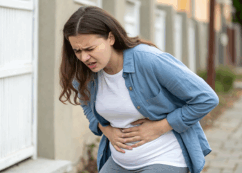 O hábito diário ignorado que favorece o inchaço abdominal e desconfortos recorrentes