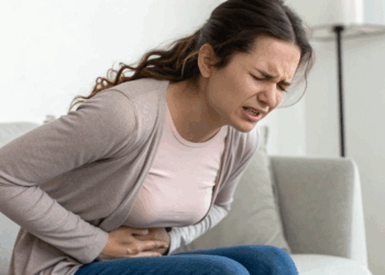 Dor da cólica intensa? Técnicas simples ajudam a reduzir o desconforto imediatamente
