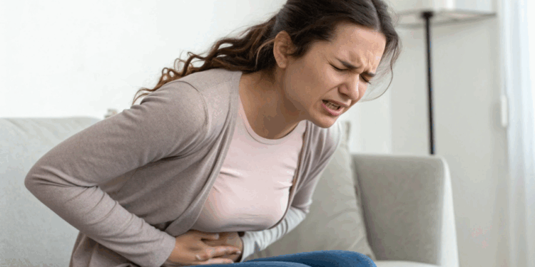 Dor da cólica intensa? Técnicas simples ajudam a reduzir o desconforto imediatamente