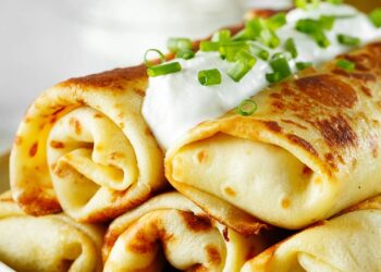 Aprenda a fazer panqueca de frango simples com recheio cremoso e massa leve