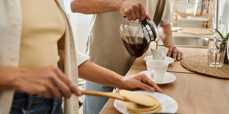Sem tempo para cozinhar? Esta panqueca rápida com 3 ingredientes resolve seu café em minutos