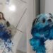 Cachorro travesso aproveita ausência da dona e fica todo pintado de azul