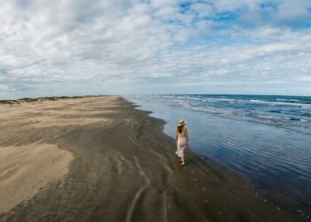 A praia brasileira que é a maior do mundo e cria um horizonte impossível de medir