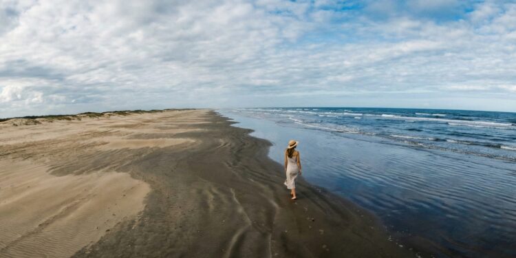 A praia brasileira que é a maior do mundo e cria um horizonte impossível de medir