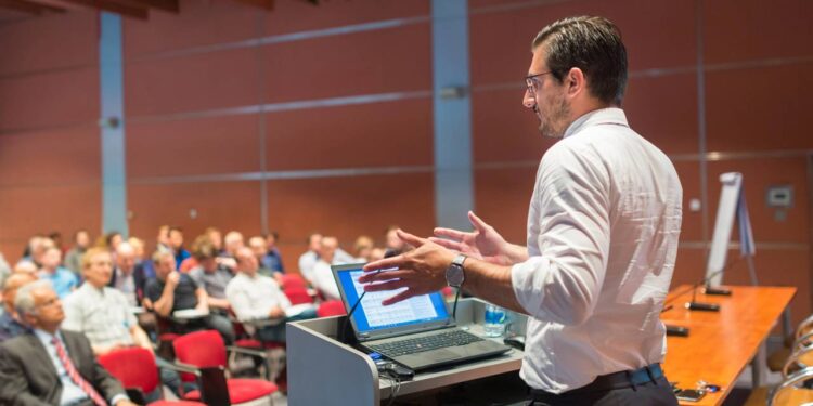 Quanto ganha um professor em 2026 e por que o valor muda tanto no Brasil