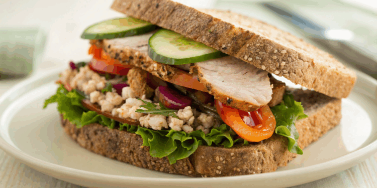 5 ingredientes transformam seu café da manhã, com sanduíche natural proteico completo e nutritivo