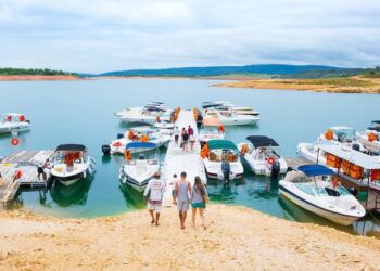Minas Gerais esconde um mar secreto e fica a 4 horas de Belo Horizonte